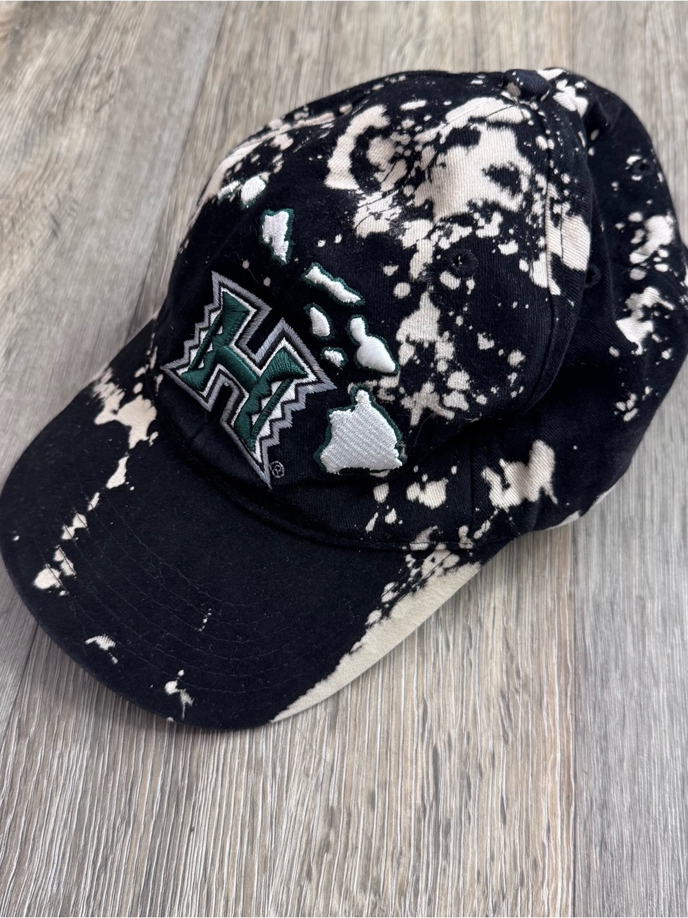 University of Hawaii Black Adjustable Hat - Hawaii Embroidered